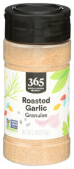 365 by Whole Foods Market roasted garlic granules bottle front for convenient seasoning.