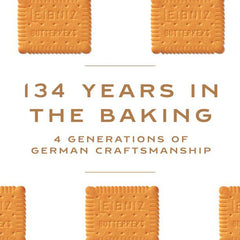 Bahlsen Leibniz butter biscuit broken view, revealing light crumb and subtle sweetness.