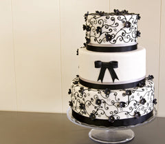 Bakerpan Premium Rolled White Fondant dough knead highlighting pliable texture for shaping.