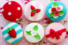 Bakerpan Vanilla Fondant sheet ready-to-use for covering cakes and creating decorations