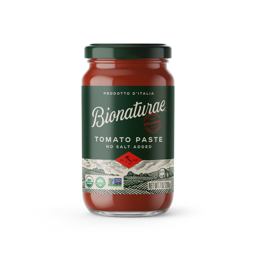 Bionaturae tomato paste jar closeup highlighting BPA-free glass packaging for freshness