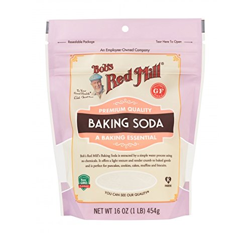 Bob's Red Mill Pure Baking Soda 450g bottle for baking and deodorizing in the kitchen