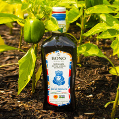 Bono olive oil drizzle over salad highlighting fruity notes and balanced finish.