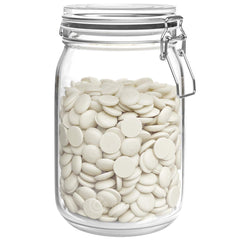 Cambie Merckens Super White Melts on strawberries for glossy chocolate