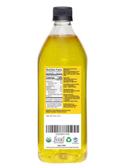 DAANA Peanut Oil bottle pour demonstrating smooth texture for sautéing and finishing