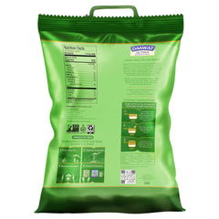 Daawat Ultima basmati extra-long grains close-up, delivers fluffy, separate grains.