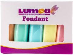 Dekozauber24 pastel green fondant rolled for smooth cake cover.