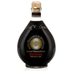 Due Vittorie Oro Gold balsamic bottle close-up for premium finishing on dishes