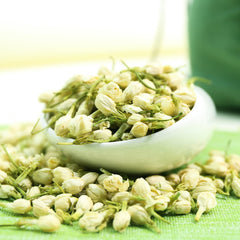 FullChea jasmine tea brewing demonstrates delicate aroma and mildly sweet flavor.