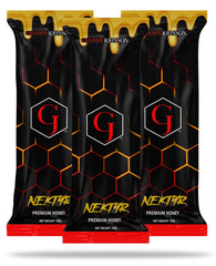 Grande Johnson Nektyr organic honey with pollen pour highlights its golden aroma and natural energy potential.