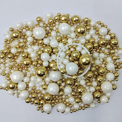 Homankit pearls sprinkled on cookies for shimmering detail.