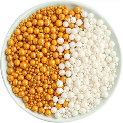 Homankit pearls on cookies for a delicate finish