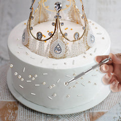 Kasvan edible silver pearls 4mm ideal for eye-catching cake borders and toppers