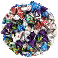KLUB BULK Kiss assortment box on a holiday table, ideal for gifting and sharing.
