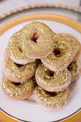 Luxe Cake 24K gold dust accents cookies with luxe metallic shine.