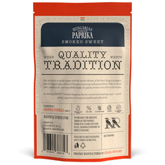 MEROPS paprika powder close-up shows fine texture and vibrant red color.
