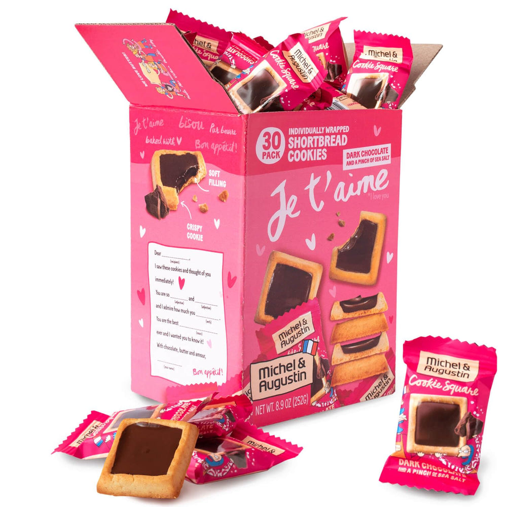 Michel et Augustin cookie squares with dark chocolate and sea salt, ideal for sharing.
