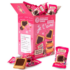 Michel et Augustin cookie squares with dark chocolate and sea salt, ideal for sharing.
