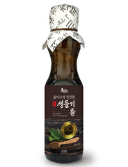 NICE WITCH'S raw perilla oil bottle showing clear golden oil for fresh salads