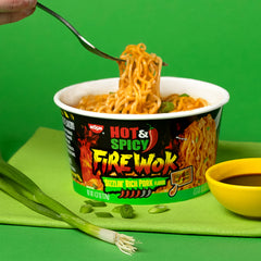 NISSIN Hot & Spicy Fire Wok premium vegetables close-up adds color and crunch.