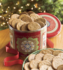 Nyakers Gingersnaps close-up showing chewy texture and real ginger flavor.