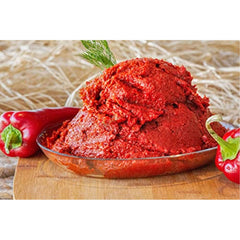 Oncu Turkish hot pepper paste 700g bottle for adding heat to stews and sauces.