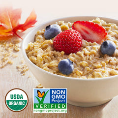Quaker Organic Instant Oatmeal Maple & Brown Sugar ready in minutes, ideal for busy mornings.