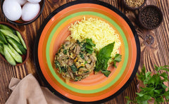 Sadaf Tarragon close-up of aromatic green leaves, ideal for sauces and vinaigrettes.