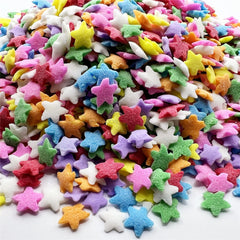 SE SI&MOOS Rainbow Star Sprinkles sprinkled over ice cream for festive desserts.