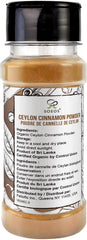 Soeos cinnamon powder closeup highlights fine grind and aromatic freshness for warm recipes