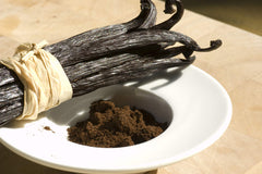 Vanilla Bean Kings vanilla powder dispensing image highlights convenient flavoring option.