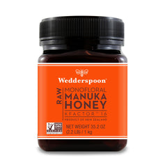 Wedderspoon raw Manuka honey jar showcases natural color and versatile sweetness.
