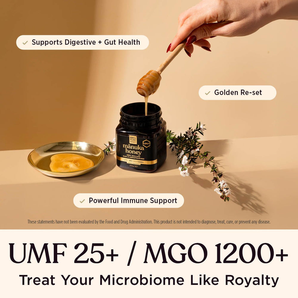 Pouring UMF25 honey highlights convenient daily use and glossy flow