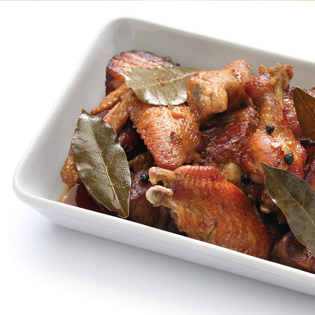 Close-up of dry bay leaves from 1400S Spices aromatic and sturdy