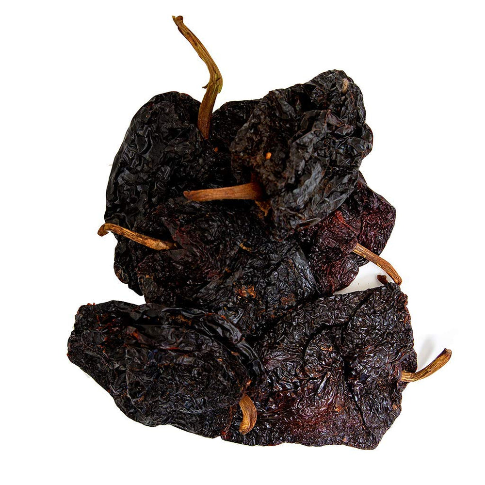 1400S SPICES Dried chiles bundle display.