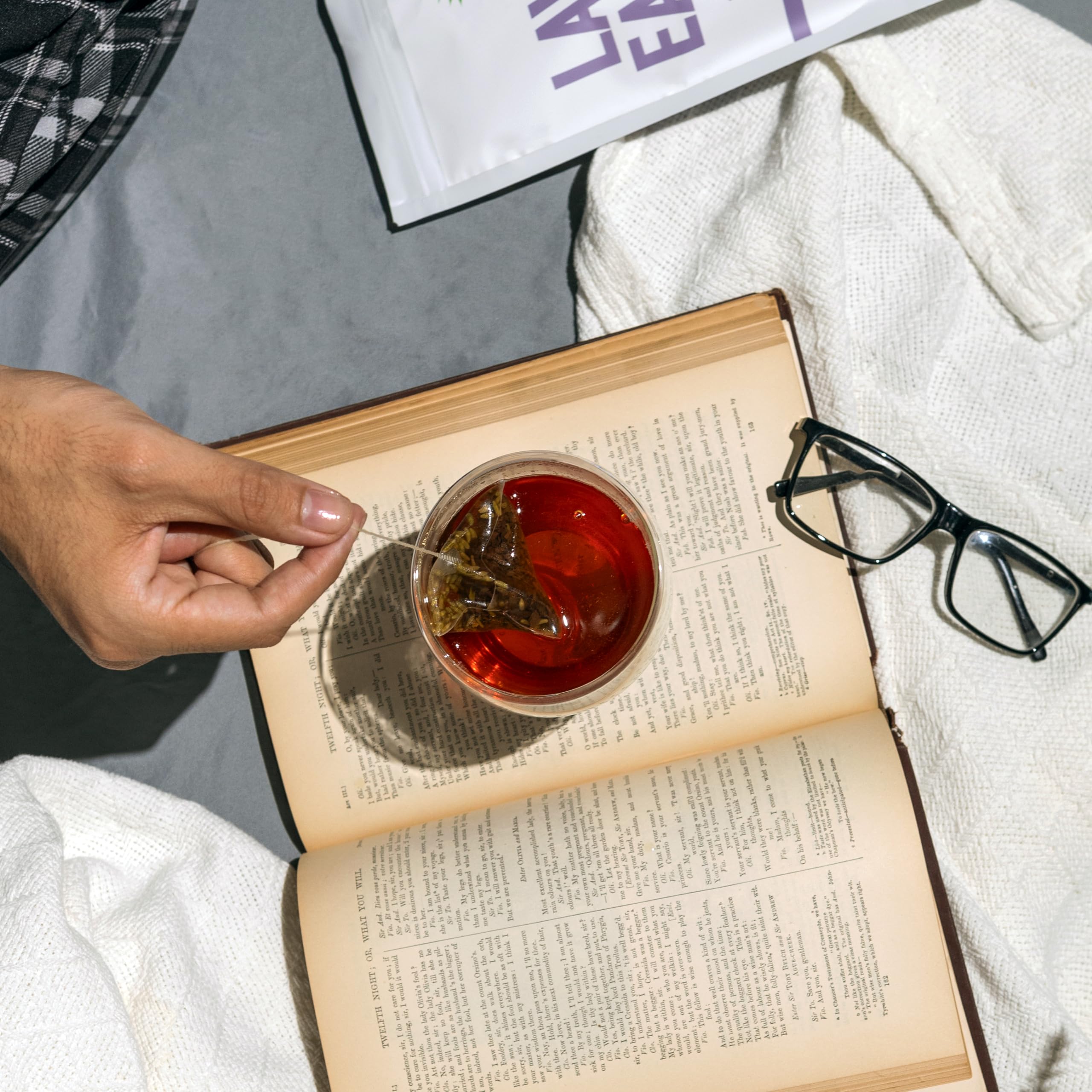 20 Leaves Organic Ceylon tea base with bergamot and lavender aroma.