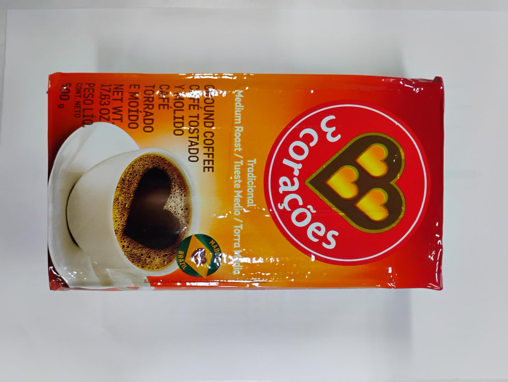 Brewing cup image showing smooth body and balanced flavor from 3 CORAÇÕES.