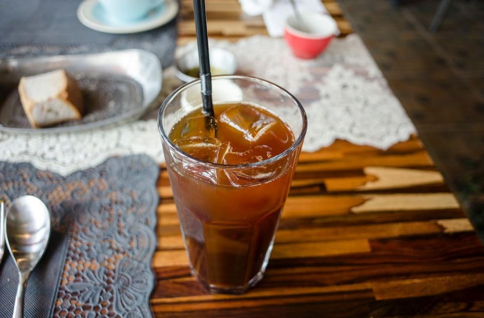 4C Fruit Punch Flavor Packet dissolves quickly for quick, tasty beverages.