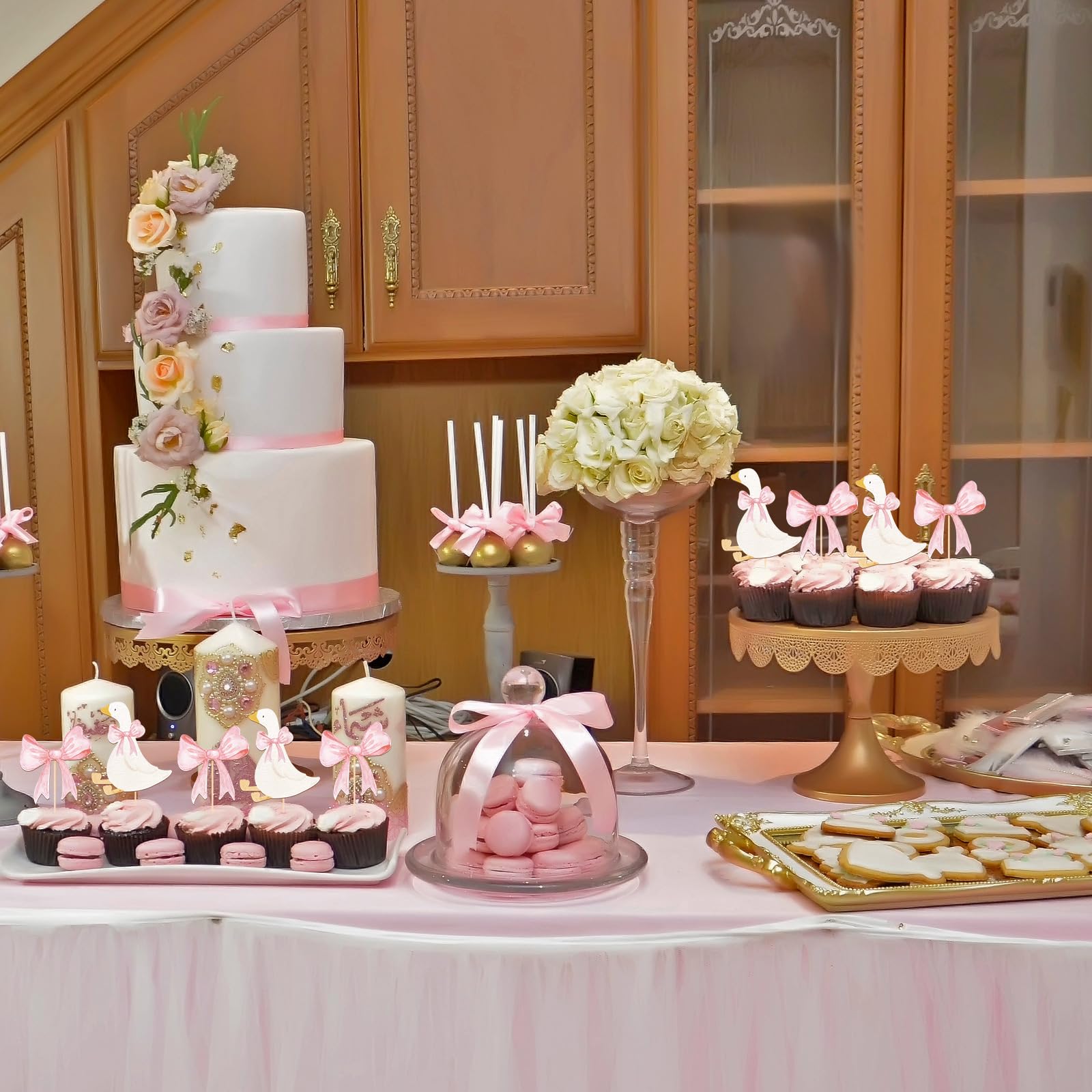 AceOrbit goose-themed dessert presentation elevates treats for sharing moments.