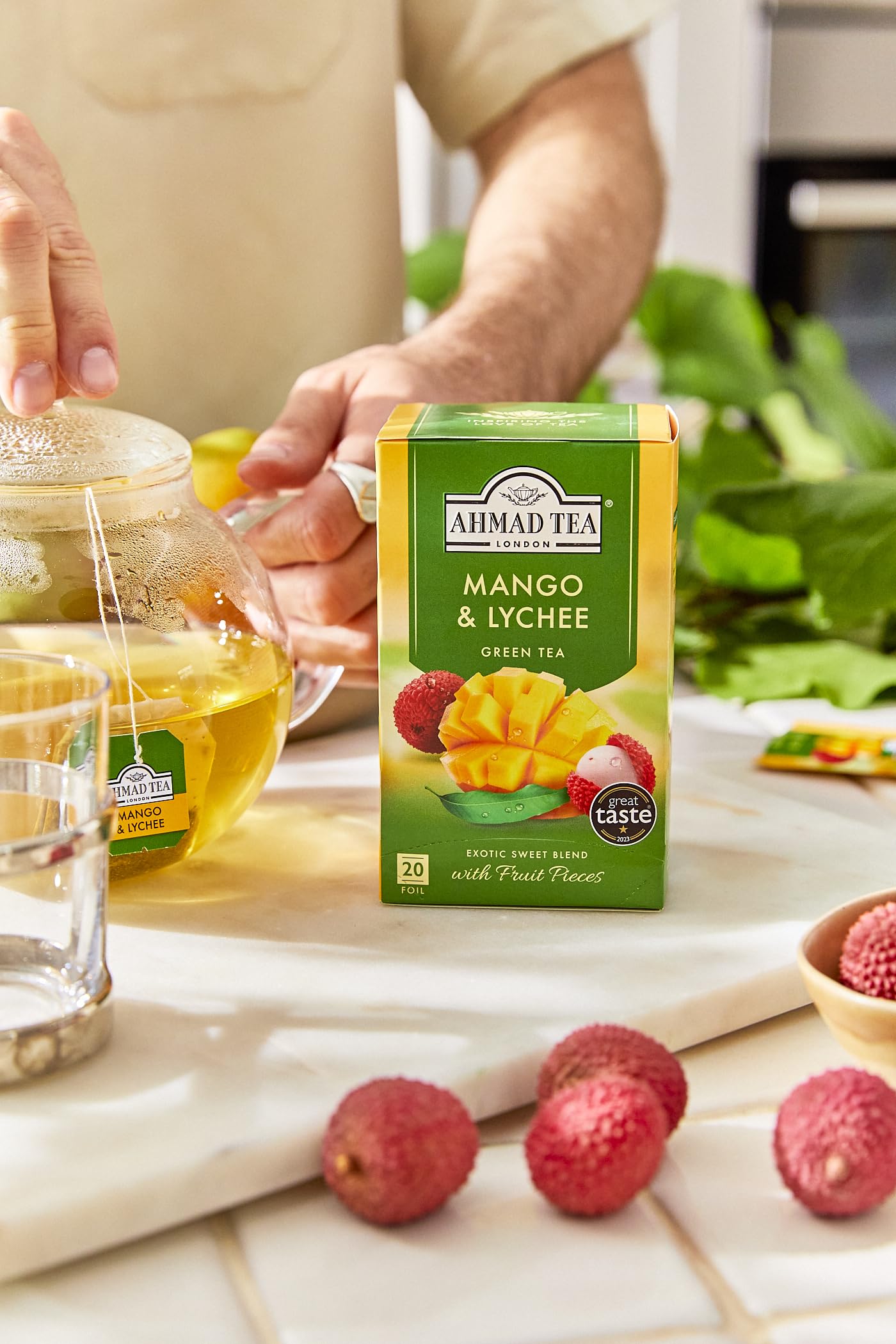 Ahmad Tea Mango & Lychee packaging box, six-pack value for tea lovers.