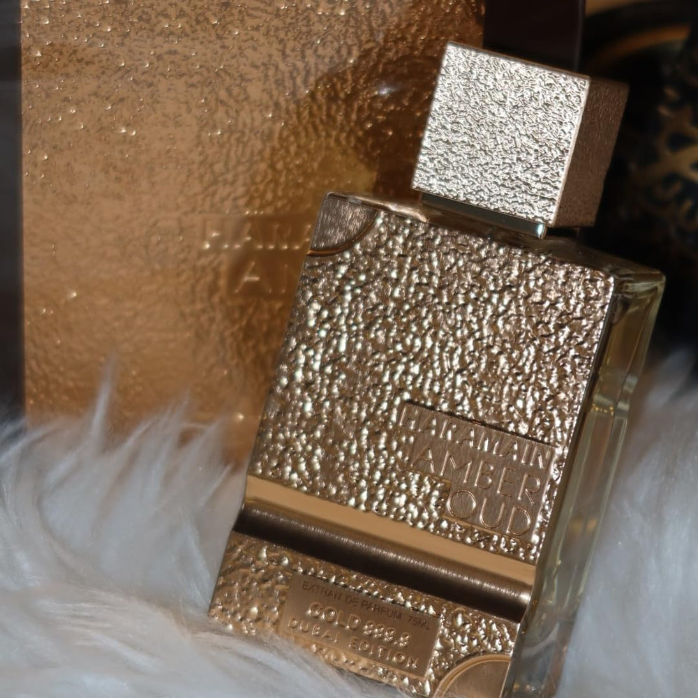 Spray action of Amber Oud Gold shows smooth diffusion and easy application