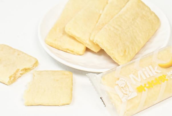 Alliving Milk Rice Cracker banana bag on table highlights pantry-friendly snack for afternoon cravings.