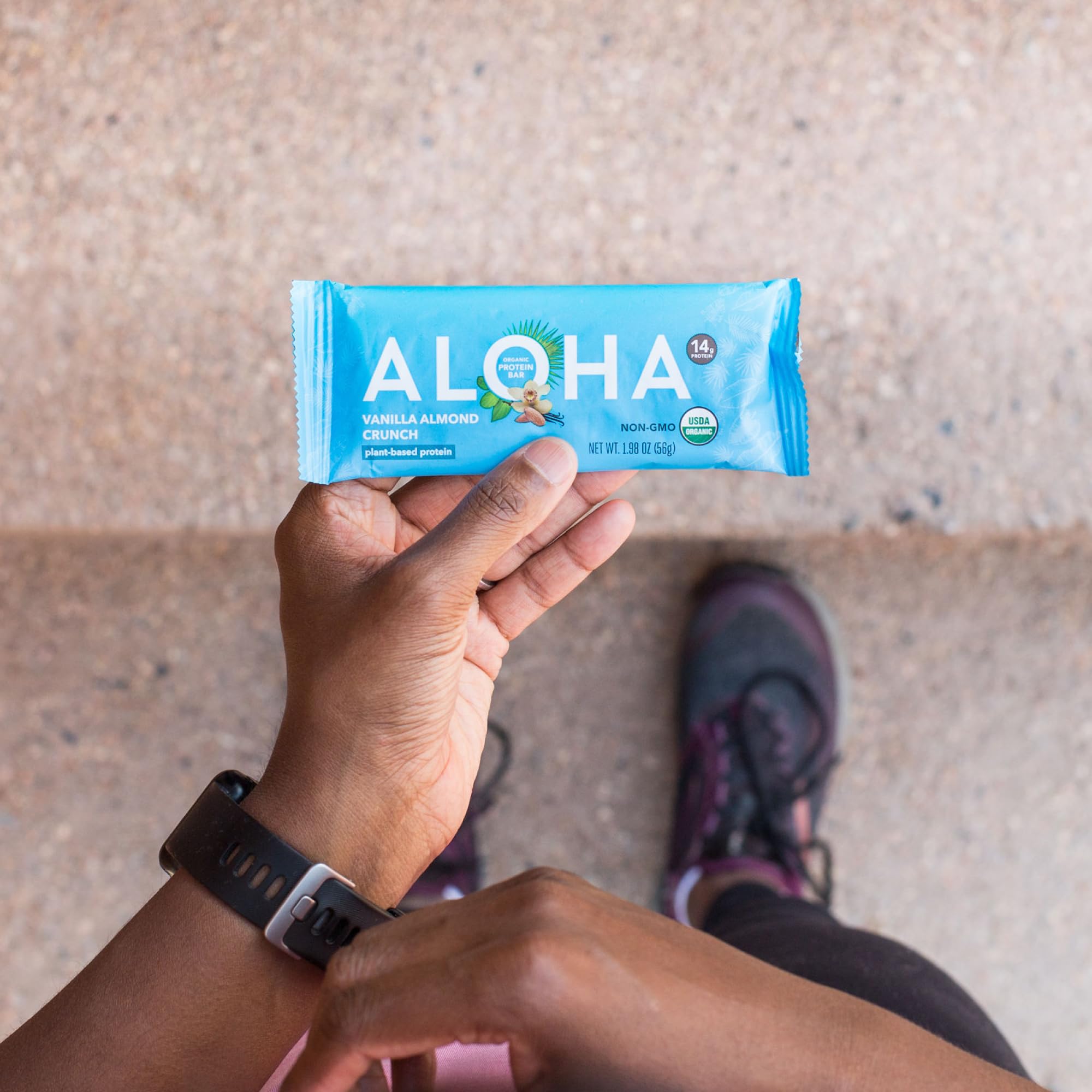 ALOHA Vanilla Almond Crunch bar organic seals highlight USDA organic and allergen info.