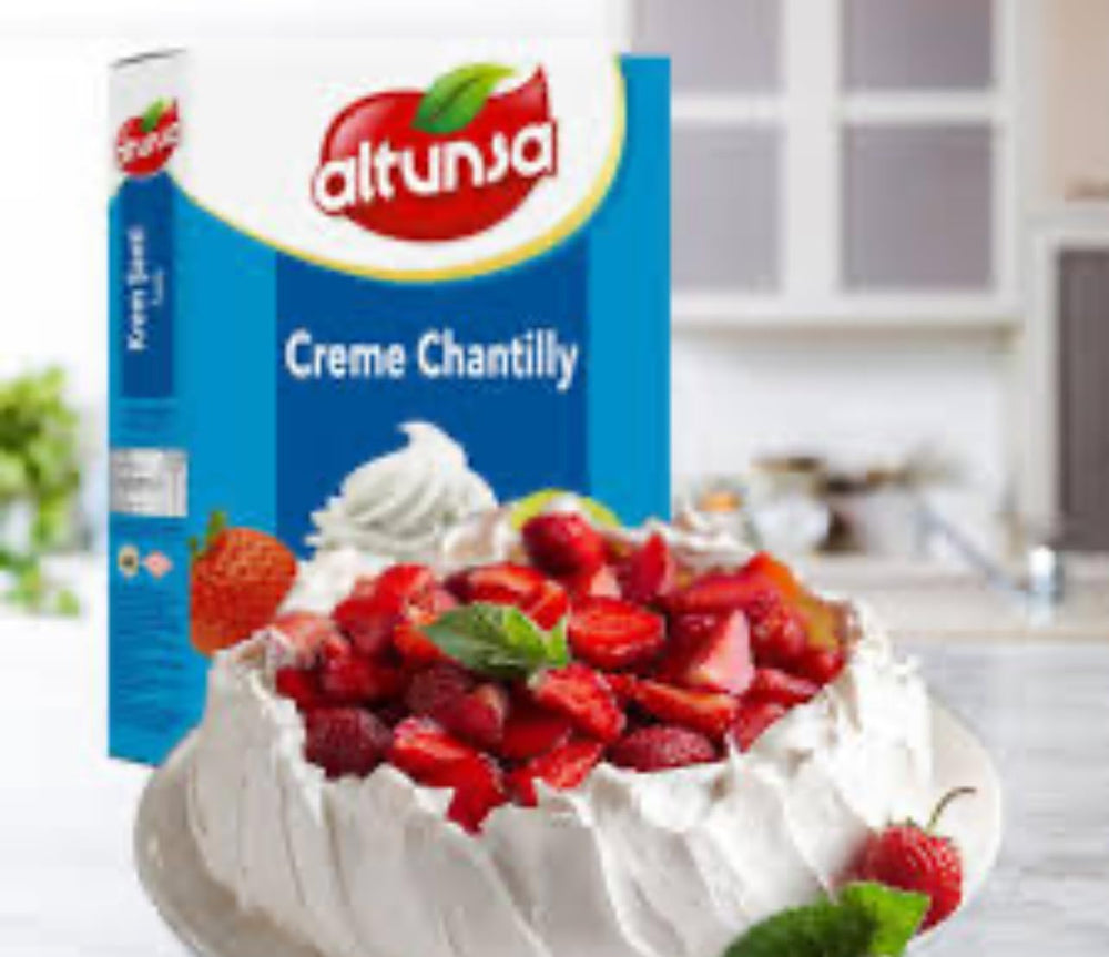 Altunsa's Creme Chantilly whipped cream mix finished topping, ideal for cakes and coffee.