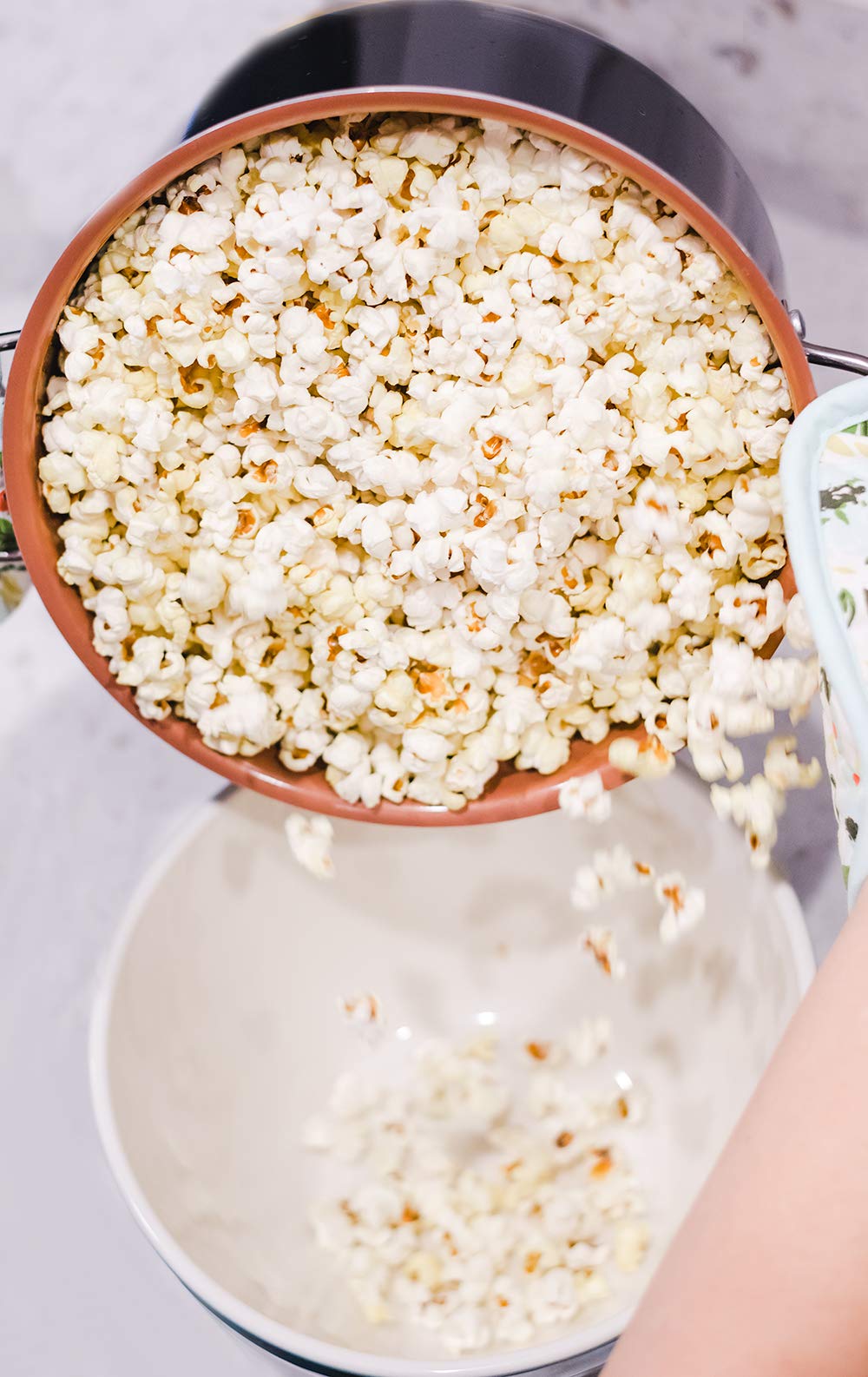 Amish Country Popcorn coconut oil nut-free label conveys allergy-friendly use at home