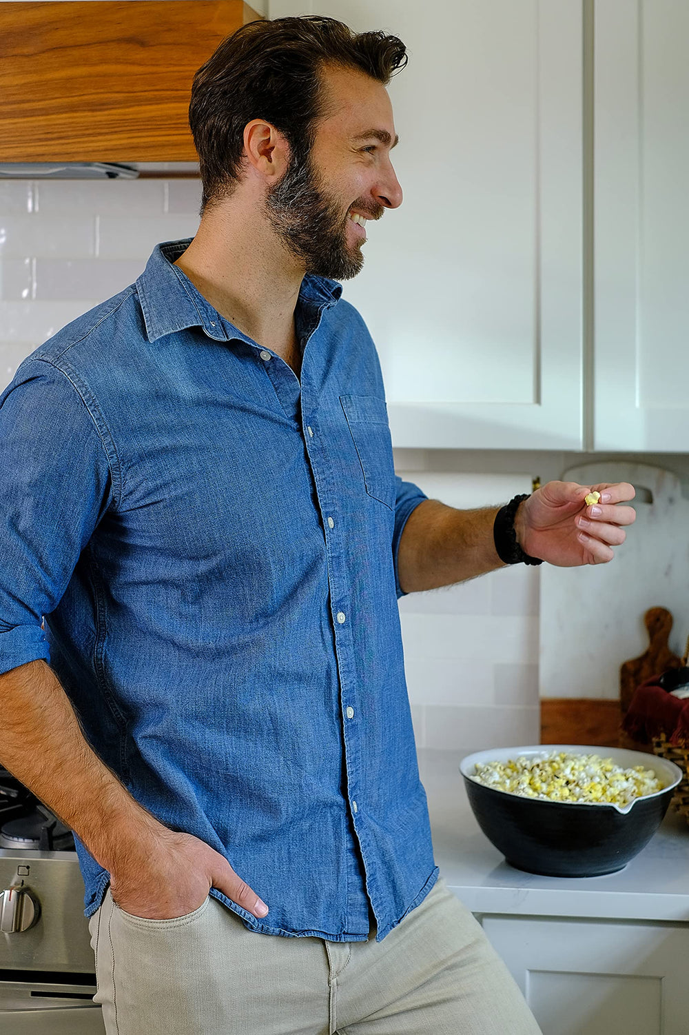 Fresh from Amish Country kernels suggest farm-fresh quality in every batch