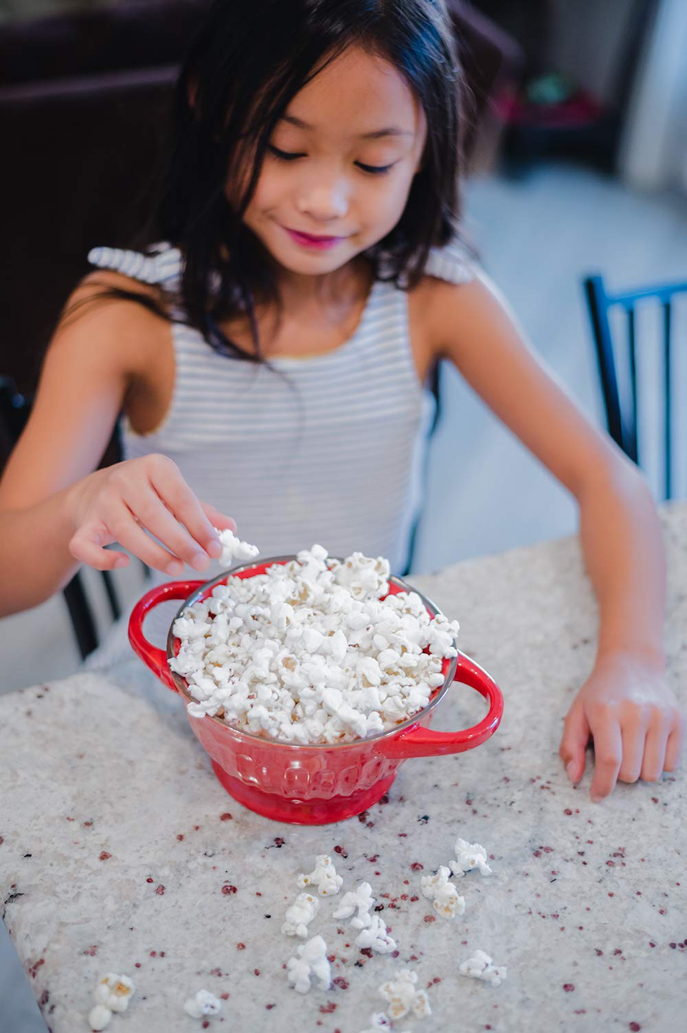 Amish Country Popcorn Non-GMO Gluten Free label supports mindful snacking.