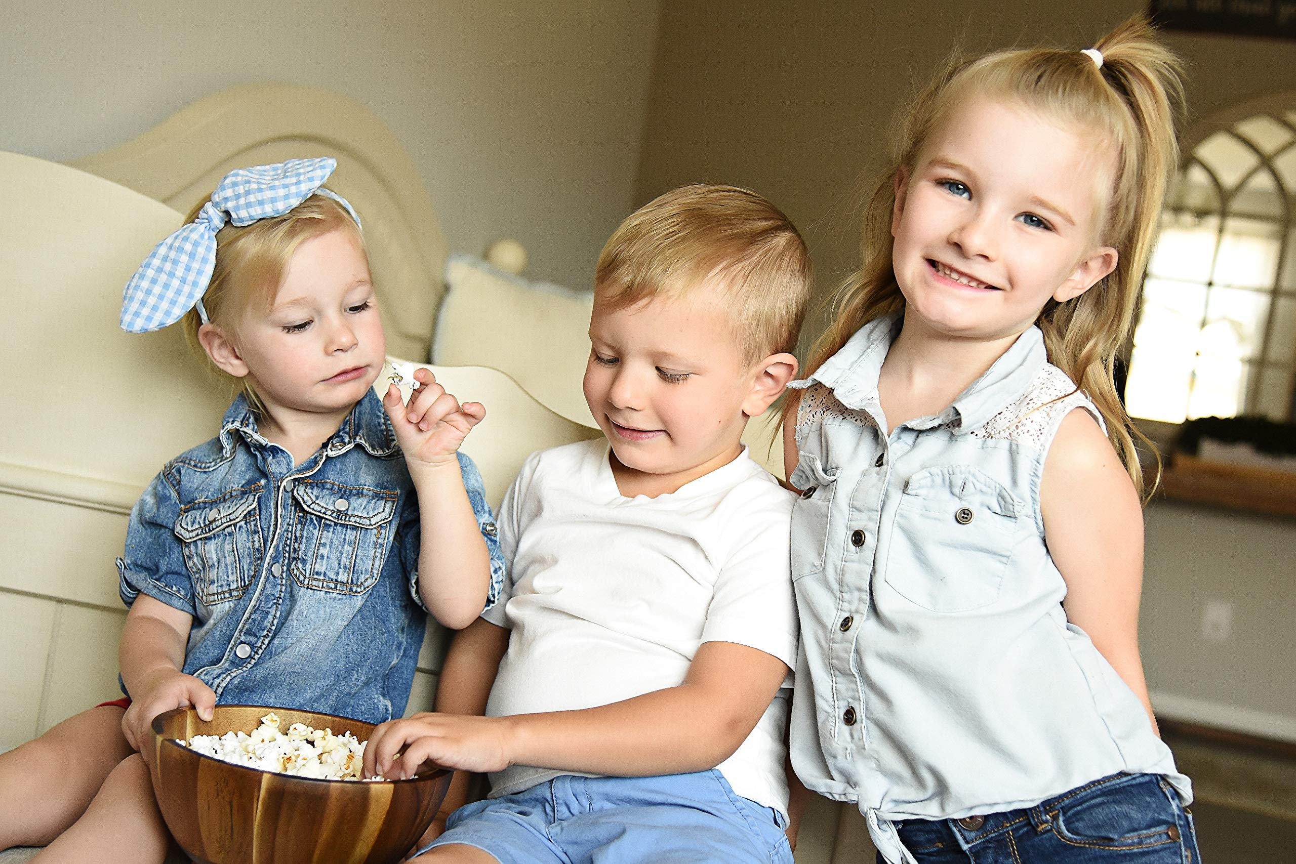 Amish Country Popcorn packaging highlights non-GMO and gluten-free claims.