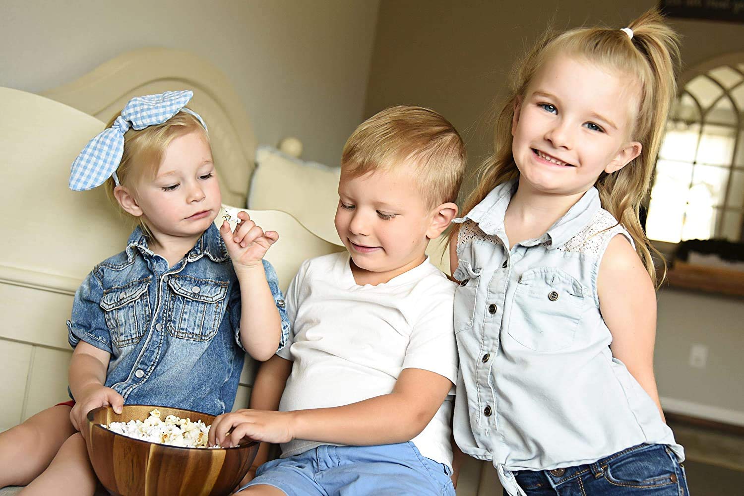 Amish Country Popcorn storage container keeps kernels fresh longer