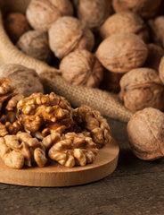Anna and Sarah walnuts in shell with buttery aroma and rich flavor for baking or toppings